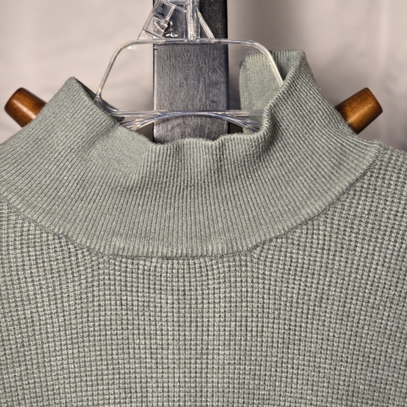 Women's‎ Light Blue Green Turtleneck Sweater - Picture 2 of 10